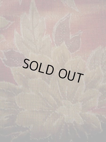 画像9: G1105W 大島紬 女性用着物 縦横紬 シルク(正絹) スモーキーな 薄い 赤, 花 【中古】 【USED】 【リサイクル】 ★★★☆☆ (9)