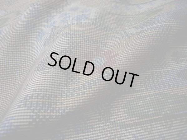 画像9: G1105X 大島紬 女性用着物 横双紬 シルク（正絹）   グレー（灰色）, 抽象的模様 【中古】 【USED】 【リサイクル】 ★★★★★ (9)