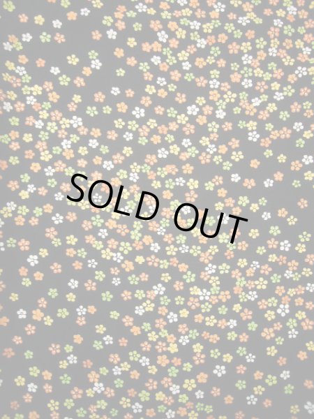 画像3: G1110J 小紋 女性用着物  シルク（正絹）   黒, 花 【中古】 【USED】 【リサイクル】 ★★★★☆ (3)