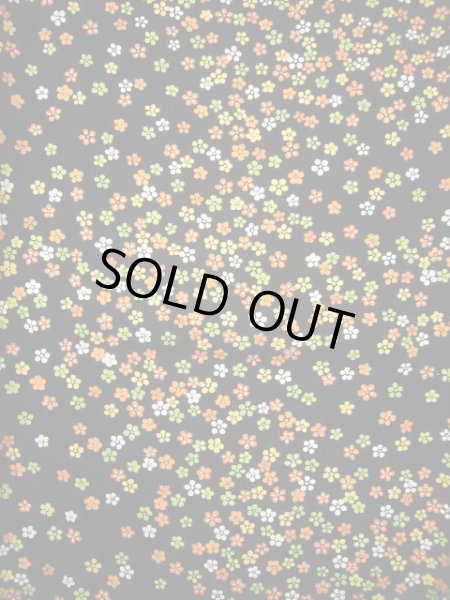 画像4: G1110J 小紋 女性用着物  シルク（正絹）   黒, 花 【中古】 【USED】 【リサイクル】 ★★★★☆ (4)