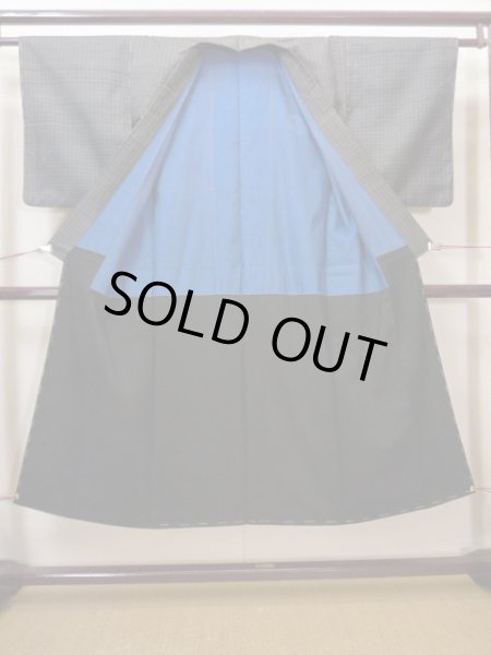 画像2: H0511B 紬 女性用着物  シルク（正絹）  スモーキーな 黒, チェック柄 【中古】 【USED】 【リサイクル】 ★★☆☆☆ (2)