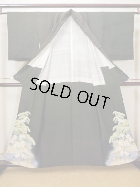 画像2: H0929J 留袖 女性用着物 家紋:唐花 シルク(正絹)   黒, ぼたん 【中古】 【USED】 【リサイクル】 ★★★☆☆ (2)