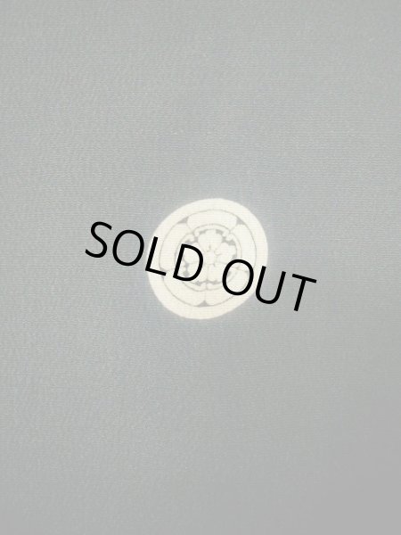 画像4: H0929J 留袖 女性用着物 家紋:唐花 シルク(正絹)   黒, ぼたん 【中古】 【USED】 【リサイクル】 ★★★☆☆ (4)