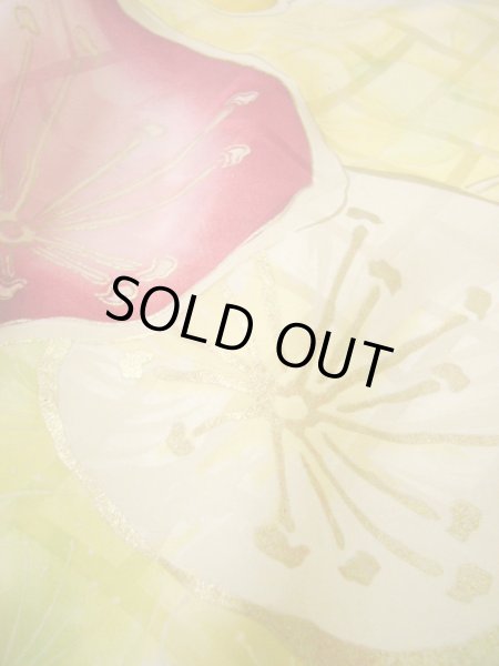 画像17: H1025D 振袖 女性用着物  シルク（正絹）  薄い イエロー（黄色）, 梅 淡い【中古】 【USED】 【リサイクル】 ★★☆☆☆ (17)