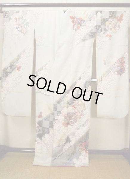 画像3: H1025K 振袖 女性用着物  シルク(正絹) 淡い 青みのある グレー(灰色), 桜 【中古】 【USED】 【リサイクル】 ★★★★☆ (3)