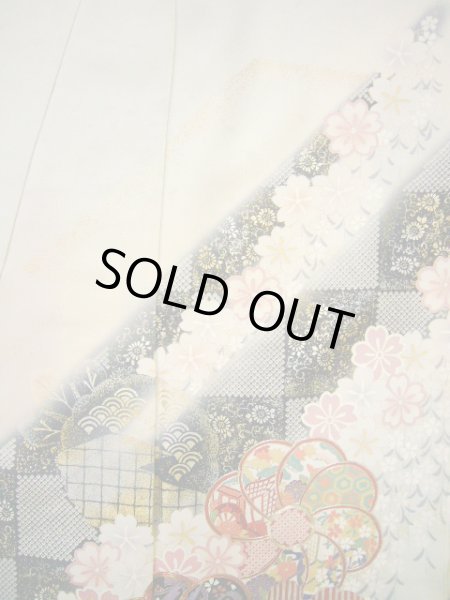 画像5: H1025K 振袖 女性用着物  シルク(正絹) 淡い 青みのある グレー(灰色), 桜 【中古】 【USED】 【リサイクル】 ★★★★☆ (5)