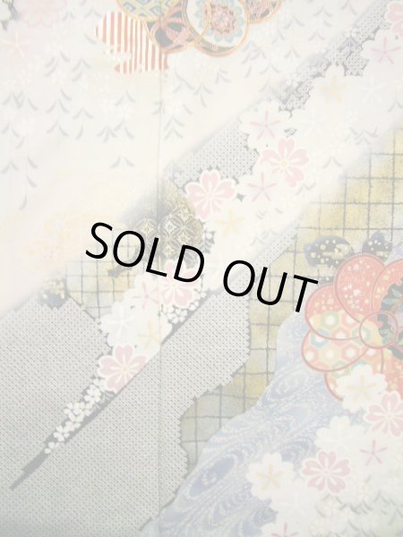 画像7: H1025K 振袖 女性用着物  シルク(正絹) 淡い 青みのある グレー(灰色), 桜 【中古】 【USED】 【リサイクル】 ★★★★☆ (7)