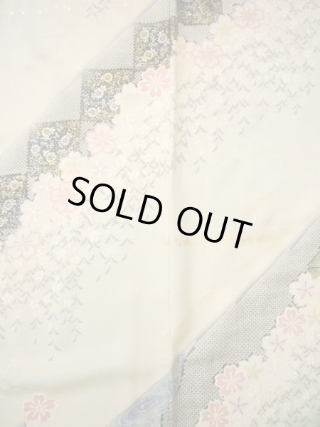 画像8: H1025K 振袖 女性用着物  シルク(正絹) 淡い 青みのある グレー(灰色), 桜 【中古】 【USED】 【リサイクル】 ★★★★☆ (8)