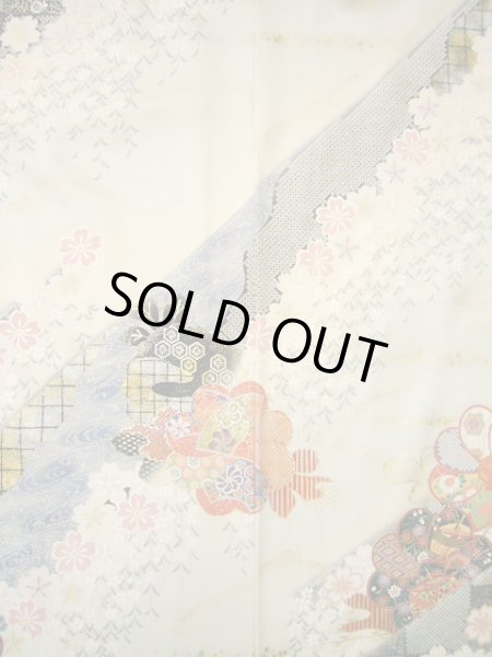 画像9: H1025K 振袖 女性用着物  シルク(正絹) 淡い 青みのある グレー(灰色), 桜 【中古】 【USED】 【リサイクル】 ★★★★☆ (9)