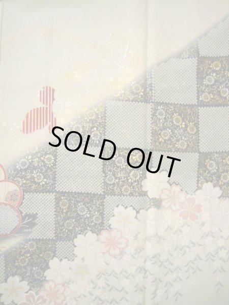 画像11: H1025K 振袖 女性用着物  シルク(正絹) 淡い 青みのある グレー(灰色), 桜 【中古】 【USED】 【リサイクル】 ★★★★☆ (11)