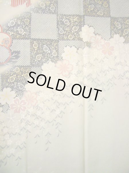 画像12: H1025K 振袖 女性用着物  シルク(正絹) 淡い 青みのある グレー(灰色), 桜 【中古】 【USED】 【リサイクル】 ★★★★☆ (12)