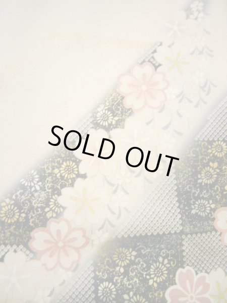 画像13: H1025K 振袖 女性用着物  シルク(正絹) 淡い 青みのある グレー(灰色), 桜 【中古】 【USED】 【リサイクル】 ★★★★☆ (13)