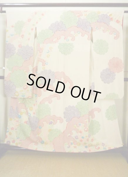 画像2: H1025L 振袖 女性用着物  シルク(正絹) スモーキーな ダークな オフ ホワイト, 菊 【中古】 【USED】 【リサイクル】 ★★★☆☆ (2)