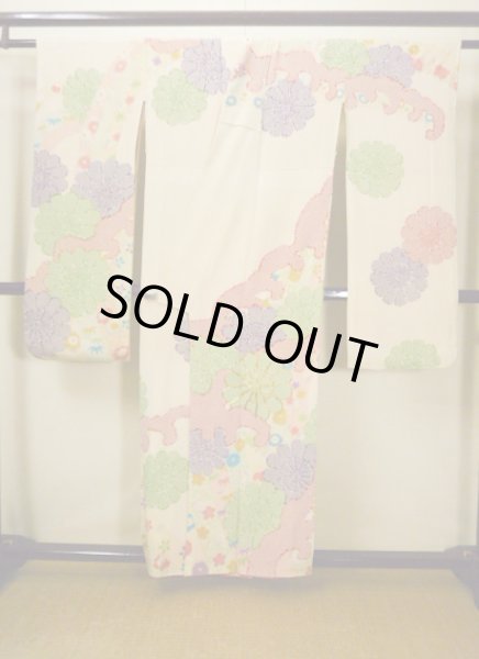 画像3: H1025L 振袖 女性用着物  シルク(正絹) スモーキーな ダークな オフ ホワイト, 菊 【中古】 【USED】 【リサイクル】 ★★★☆☆ (3)