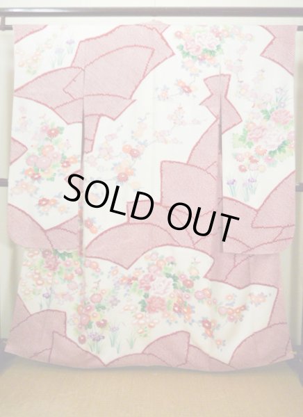 画像2: H1025N 振袖 女性用着物  シルク(正絹)  シャイニーな オフ ホワイト, ぼたん 【中古】 【USED】 【リサイクル】 ★★★☆☆ (2)