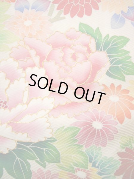 画像18: H1025N 振袖 女性用着物  シルク(正絹)  シャイニーな オフ ホワイト, ぼたん 【中古】 【USED】 【リサイクル】 ★★★☆☆ (18)