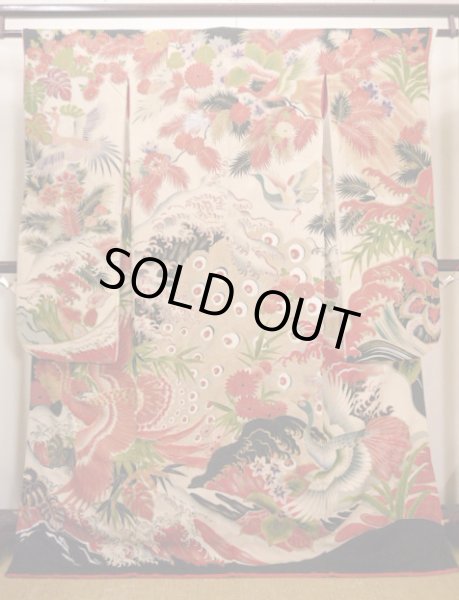 画像2: I0107T 振袖 女性用着物 明治時代 シルク（正絹）  スモーキーな オフ　ホワイト, 孔雀 【中古】 【USED】 【リサイクル】 ★☆☆☆☆ (2)