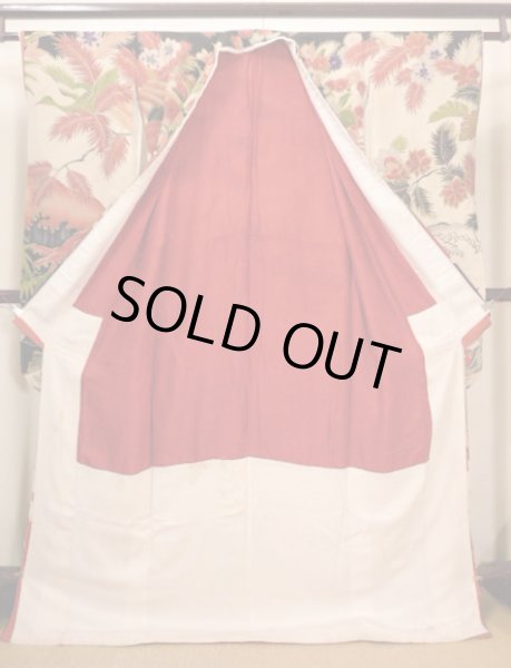 画像4: I0107T 振袖 女性用着物 明治時代 シルク（正絹）  スモーキーな オフ　ホワイト, 孔雀 【中古】 【USED】 【リサイクル】 ★☆☆☆☆ (4)