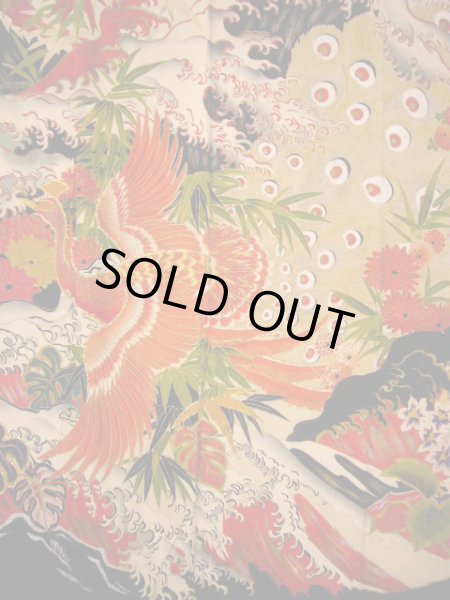 画像6: I0107T 振袖 女性用着物 明治時代 シルク（正絹）  スモーキーな オフ　ホワイト, 孔雀 【中古】 【USED】 【リサイクル】 ★☆☆☆☆ (6)