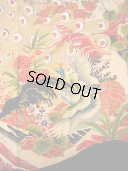 画像9: I0107T 振袖 女性用着物 明治時代 シルク（正絹）  スモーキーな オフ　ホワイト, 孔雀 【中古】 【USED】 【リサイクル】 ★☆☆☆☆ (9)