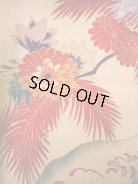 画像10: I0107T 振袖 女性用着物 明治時代 シルク（正絹）  スモーキーな オフ　ホワイト, 孔雀 【中古】 【USED】 【リサイクル】 ★☆☆☆☆ (10)