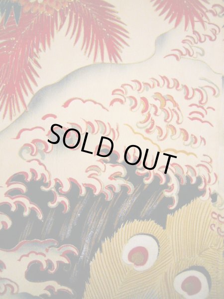 画像12: I0107T 振袖 女性用着物 明治時代 シルク（正絹）  スモーキーな オフ　ホワイト, 孔雀 【中古】 【USED】 【リサイクル】 ★☆☆☆☆ (12)