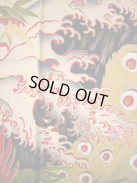 画像13: I0107T 振袖 女性用着物 明治時代 シルク（正絹）  スモーキーな オフ　ホワイト, 孔雀 【中古】 【USED】 【リサイクル】 ★☆☆☆☆ (13)