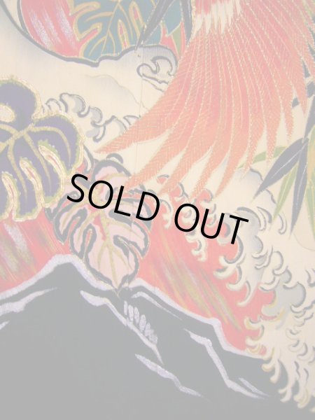 画像16: I0107T 振袖 女性用着物 明治時代 シルク（正絹）  スモーキーな オフ　ホワイト, 孔雀 【中古】 【USED】 【リサイクル】 ★☆☆☆☆ (16)