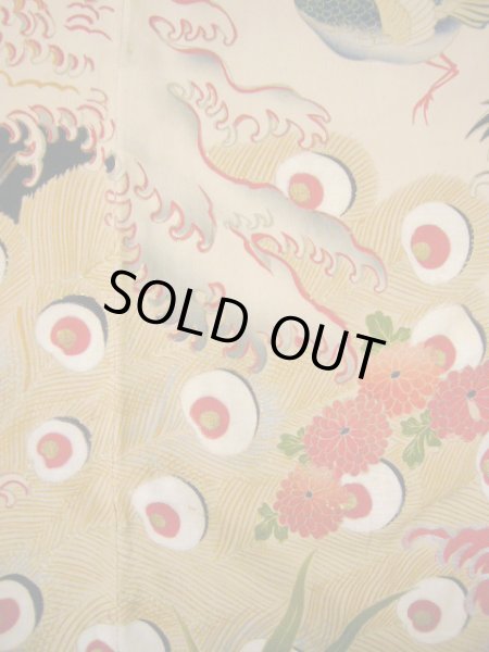 画像17: I0107T 振袖 女性用着物 明治時代 シルク（正絹）  スモーキーな オフ　ホワイト, 孔雀 【中古】 【USED】 【リサイクル】 ★☆☆☆☆ (17)