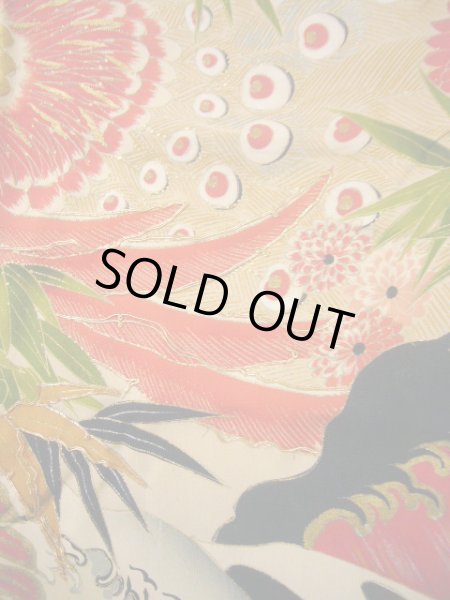 画像18: I0107T 振袖 女性用着物 明治時代 シルク（正絹）  スモーキーな オフ　ホワイト, 孔雀 【中古】 【USED】 【リサイクル】 ★☆☆☆☆ (18)