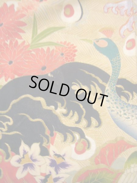 画像20: I0107T 振袖 女性用着物 明治時代 シルク（正絹）  スモーキーな オフ　ホワイト, 孔雀 【中古】 【USED】 【リサイクル】 ★☆☆☆☆ (20)