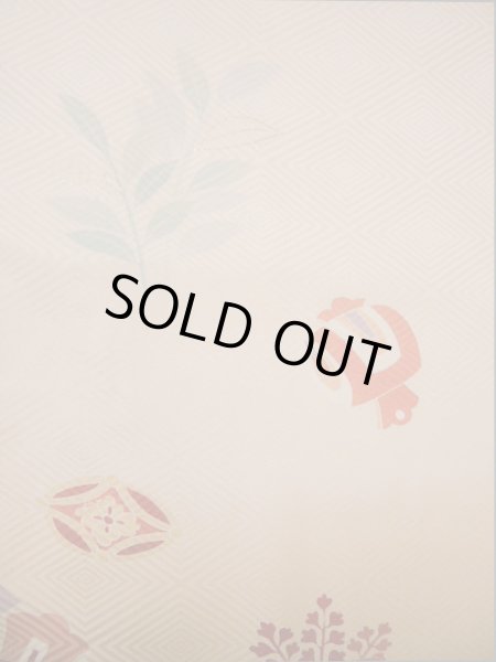 画像27: I0207H 振袖 女性用着物 取方小袖小宝 シルク（正絹）  淡い ピンク, 宝づくし 茶色がかった【中古】 【USED】 【リサイクル】 ★★★★☆ (27)