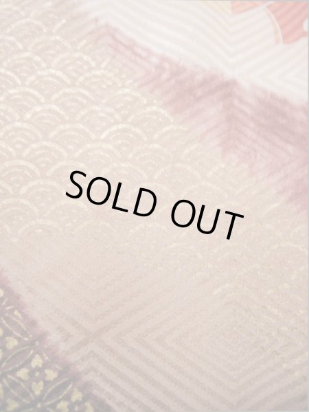 画像30: I0207H 振袖 女性用着物 取方小袖小宝 シルク（正絹）  淡い ピンク, 宝づくし 茶色がかった【中古】 【USED】 【リサイクル】 ★★★★☆ (30)