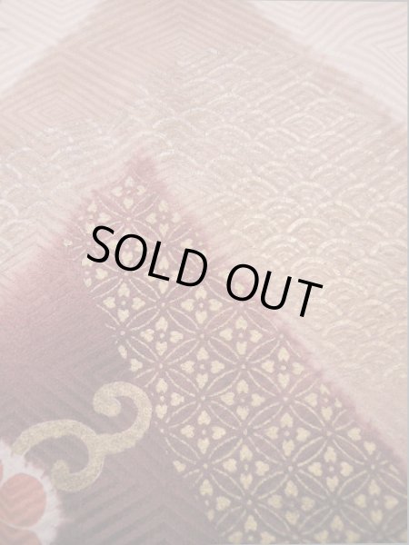 画像31: I0207H 振袖 女性用着物 取方小袖小宝 シルク（正絹）  淡い ピンク, 宝づくし 茶色がかった【中古】 【USED】 【リサイクル】 ★★★★☆ (31)