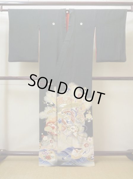 画像2: I0207M 留袖 女性用着物  シルク（正絹）   黒, 松/松葉 【中古】 【USED】 【リサイクル】 ★★☆☆☆ (2)