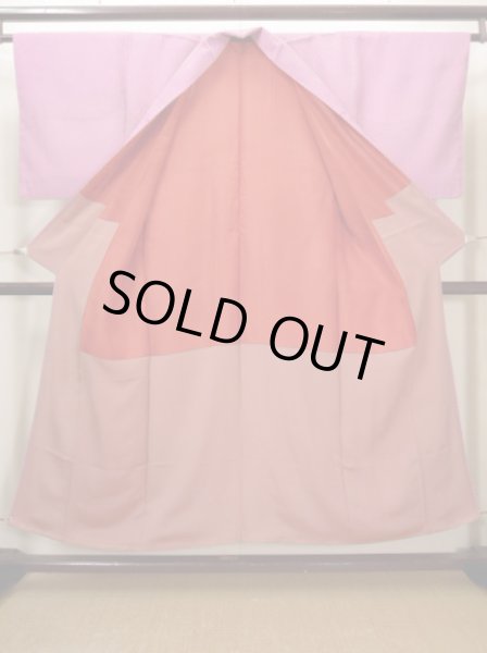 画像2: I0302R 織 女性用着物  シルク(正絹)  明るい ピンク, 矢絣 【中古】 【USED】 【リサイクル】 ★★☆☆☆ (2)