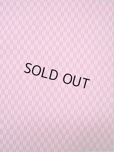 画像4: I0302R 織 女性用着物  シルク(正絹)  明るい ピンク, 矢絣 【中古】 【USED】 【リサイクル】 ★★☆☆☆ (4)