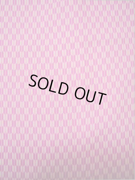 画像5: I0302R 織 女性用着物  シルク(正絹)  明るい ピンク, 矢絣 【中古】 【USED】 【リサイクル】 ★★☆☆☆ (5)