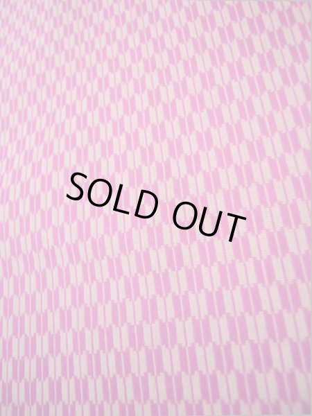 画像6: I0302R 織 女性用着物  シルク(正絹)  明るい ピンク, 矢絣 【中古】 【USED】 【リサイクル】 ★★☆☆☆ (6)