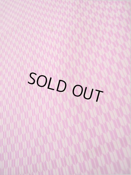 画像7: I0302R 織 女性用着物  シルク(正絹)  明るい ピンク, 矢絣 【中古】 【USED】 【リサイクル】 ★★☆☆☆ (7)