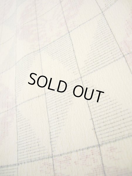 画像8: I0525P 単衣 女性用着物  シルク（正絹）  クリーミーな ベージュ, 蝶々 【中古】 【USED】 【リサイクル】 ★★☆☆☆ (8)