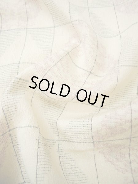 画像10: I0525P 単衣 女性用着物  シルク（正絹）  クリーミーな ベージュ, 蝶々 【中古】 【USED】 【リサイクル】 ★★☆☆☆ (10)