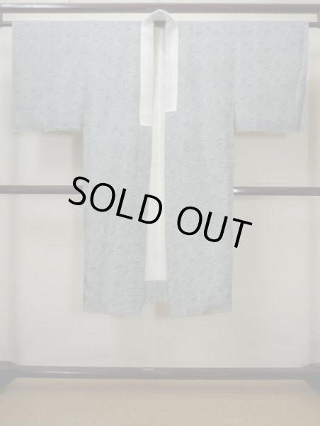 画像2: I0624Y じゅばん 男性用着物 荒磯鯉 シルク(正絹)  薄い グレー(灰色), 鯉 【中古】 【USED】 【リサイクル】 ★★★★☆ (2)