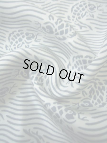 画像8: I0624Y じゅばん 男性用着物 荒磯鯉 シルク(正絹)  薄い グレー(灰色), 鯉 【中古】 【USED】 【リサイクル】 ★★★★☆ (8)