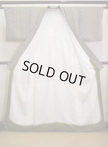 画像2: I0629A 小紋 女性用着物  シルク（正絹） スモーキーな 淡い 紫, つた 淡い【中古】 【USED】 【リサイクル】 ★★★★☆ (2)