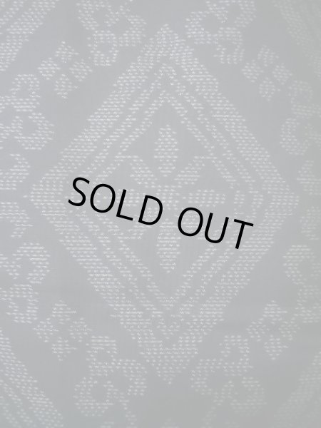 画像4: I1026D 羽織 女性用着物  シルク（正絹）  スモーキーな 黒, 菱 【中古】 【USED】 【リサイクル】 ★★★★★ (4)