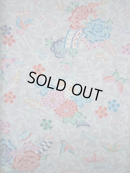 画像3: I1109H 小紋 女性用着物  シルク（正絹） 淡い グレーがかった 藤, 桜 【中古】 【USED】 【リサイクル】 ★★★★☆ (3)