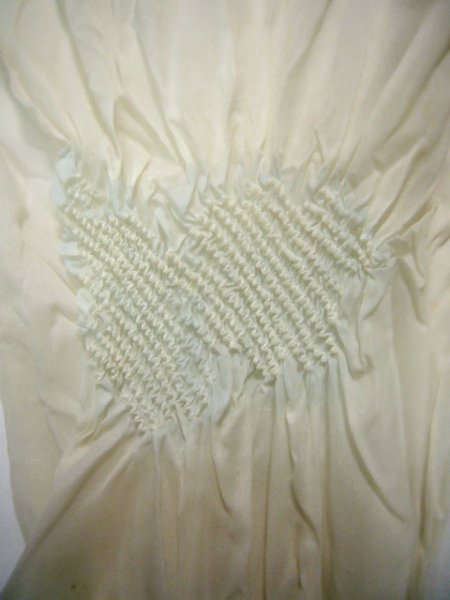 画像2: J0203XW 帯揚げ 女性用着物 シルク（正絹）  淡い 水色 雲 【中古】 【USED】 【リサイクル】 ★★☆☆☆ (2)