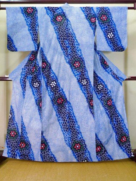 画像1: J0710O 女性用 浴衣（日本製）  有松絞り  綿 藍,  花 【中古】【USED】【リサイクル】 ★★★★☆【J0710O】 (1)