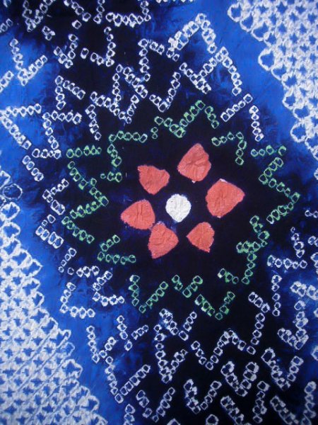 画像6: J0710O 女性用 浴衣（日本製）  有松絞り  綿 藍,  花 【中古】【USED】【リサイクル】 ★★★★☆【J0710O】 (6)